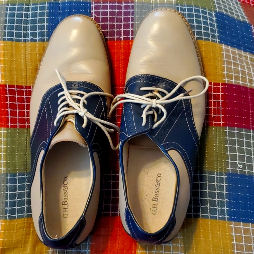 Men's Oxford dress shoe